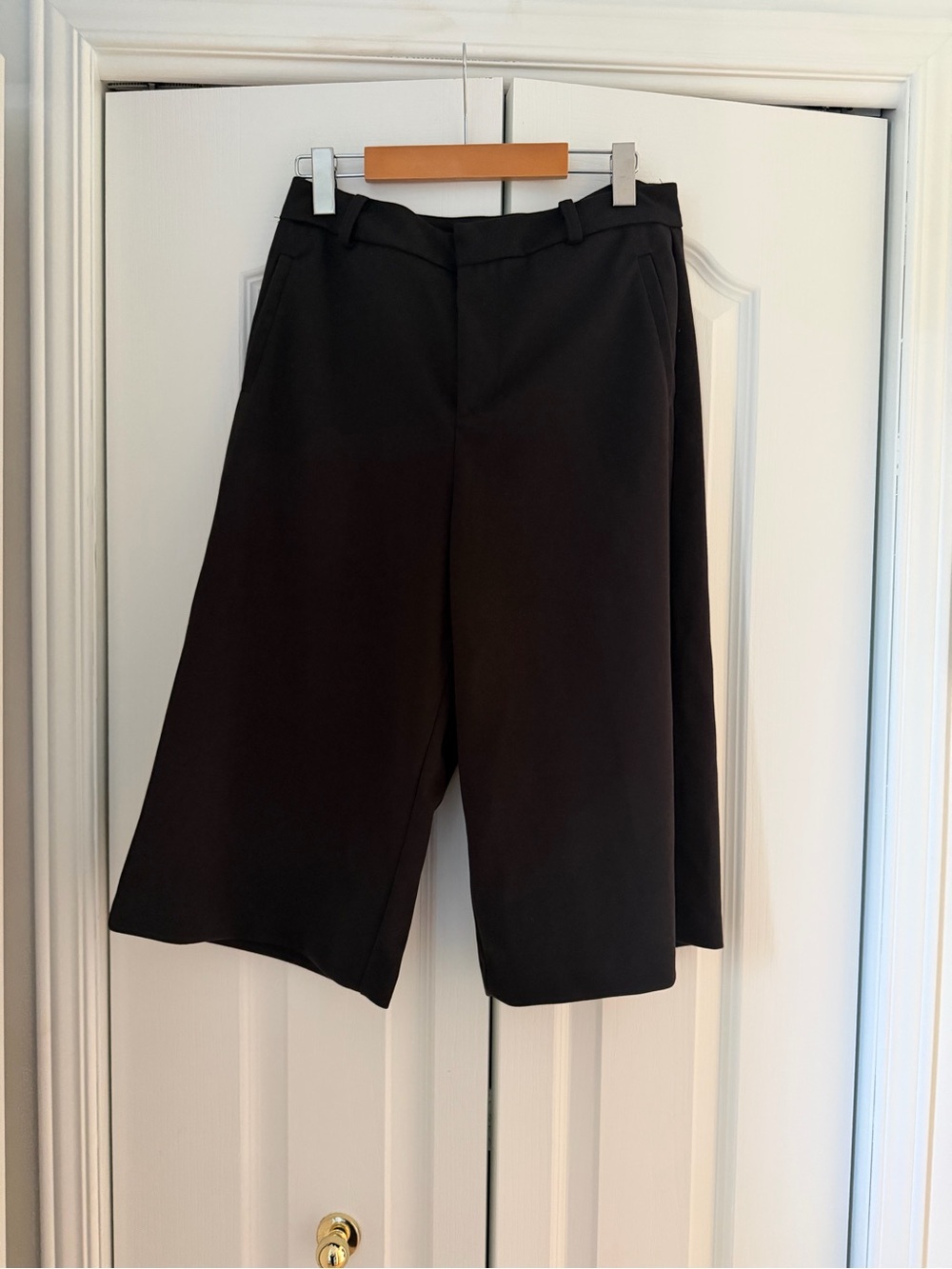 Missguided Black Wide-Leg Bermuda Shorts